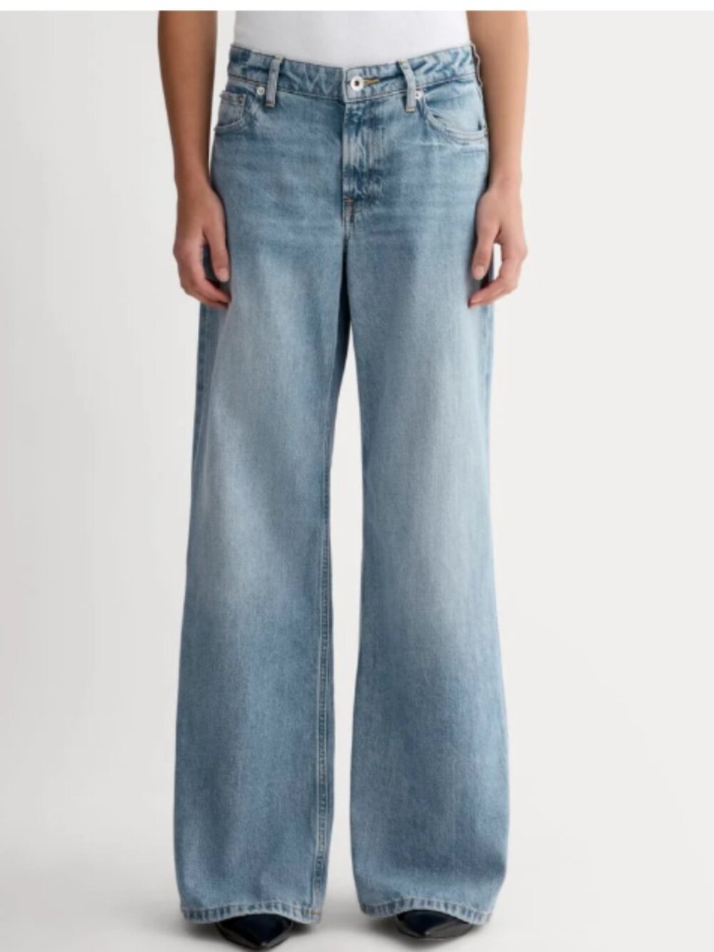 New with tags (NWT) Everlane; features a loose, relaxed fit with 90s